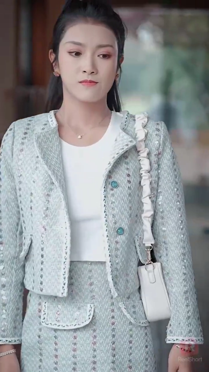 L'amour contractuel avec l'oncle en fauteuil roulant de mon fiancéPhoto