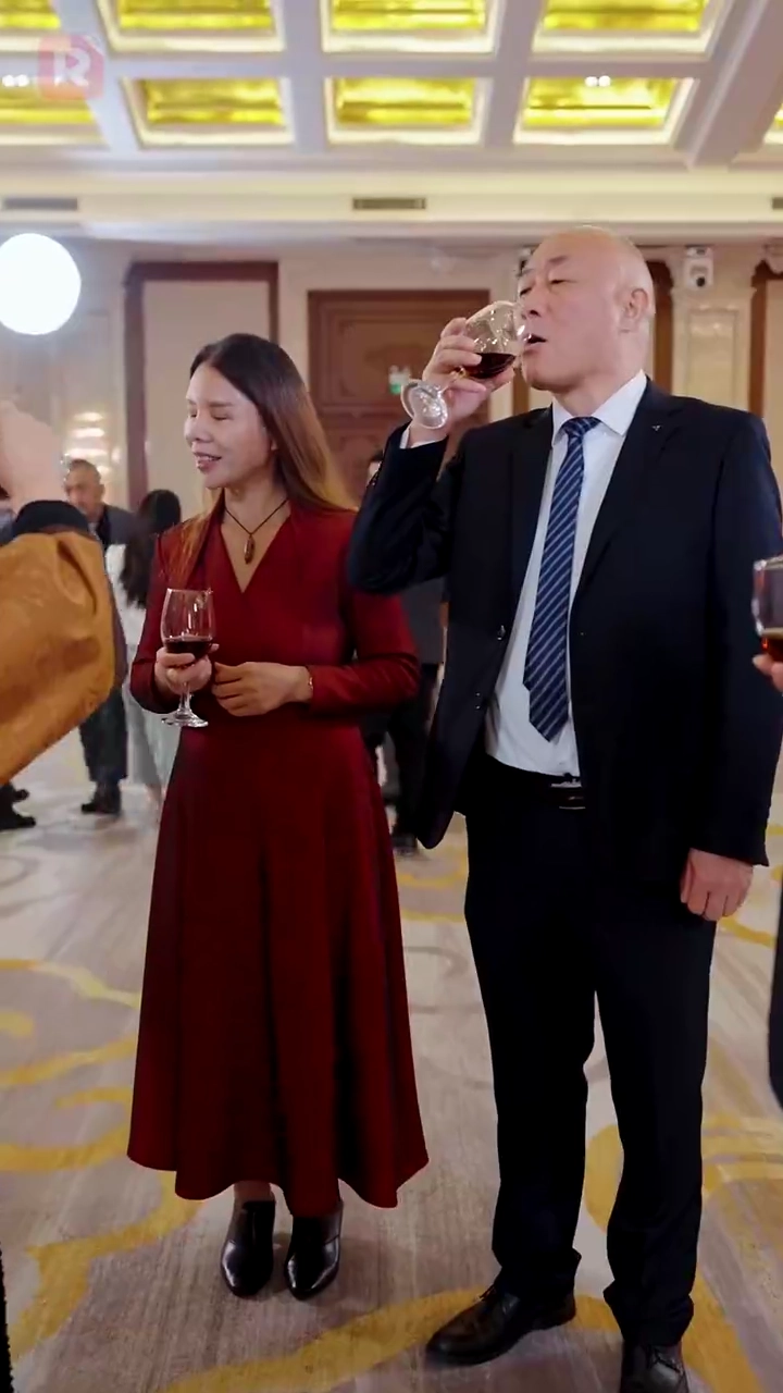 สิ้นสุดคืนปาร์ตี้รูปภาพ