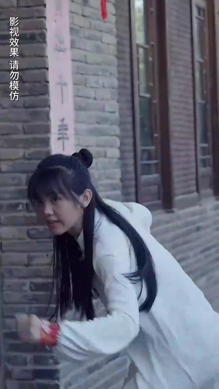 The Combat Girl Goes To SchoolPhoto