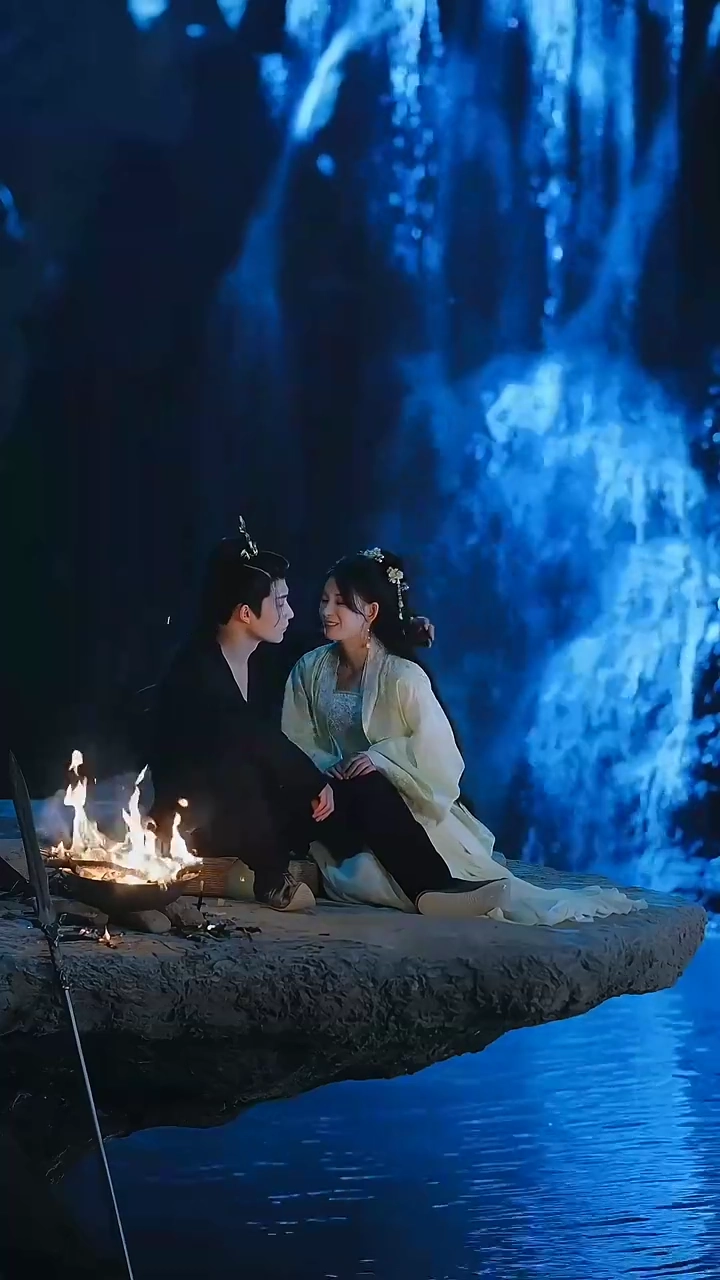 For a Love's Sacrifice, A Throne AbandonedPhoto