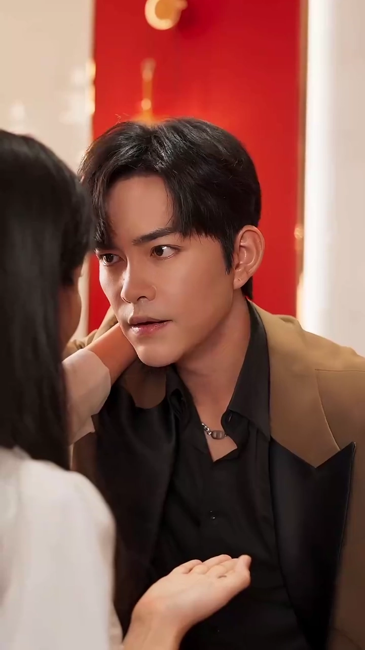 After His First Love Died I Became the Stand-in LoverPhoto