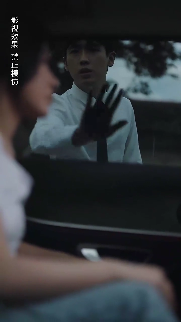 His Cool and Sweet WifePhoto