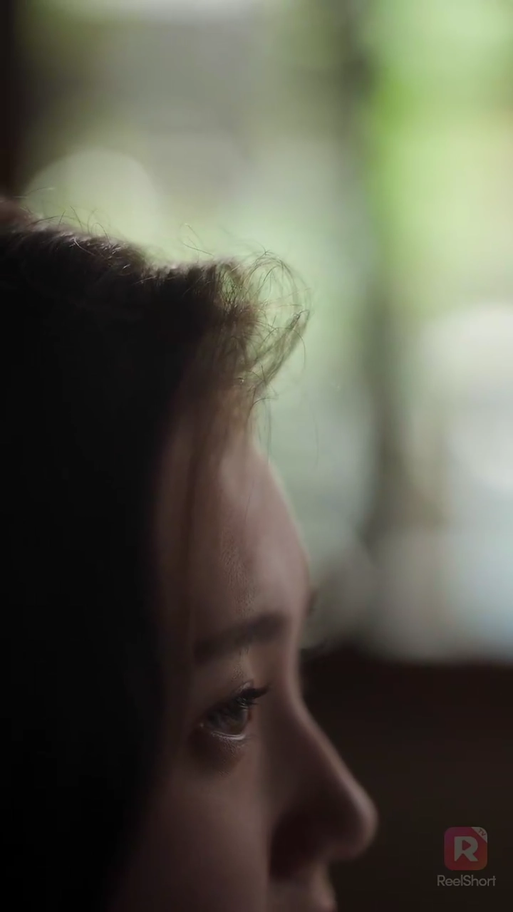 ベンデラの咲く夏〜逃げる心と運命の恋〜写真