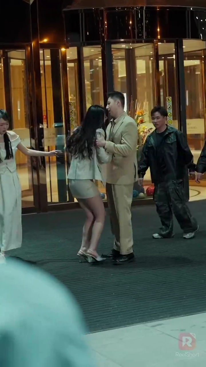 このボディーガード、無敵すぎる写真