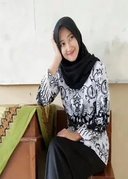 Guruku Adalah Istriku